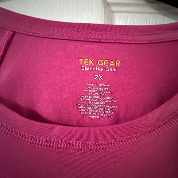 Tek Gear Pink Performance Tee – Size 2X – Soft Stretch Active Top - Picture 2 of 4